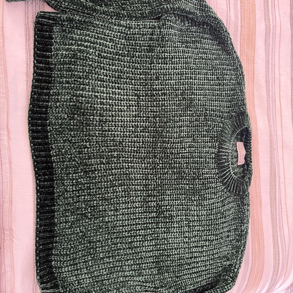 Chunky Knit Sweater in Green and Black size small